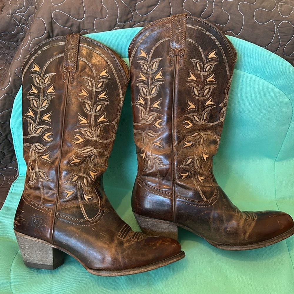 Ariat Brown Leather Distressed Cowboy boots, size 9B